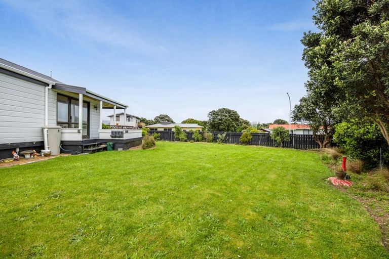 Photo of property in 16 Pohutukawa Drive, Opunake, 4616