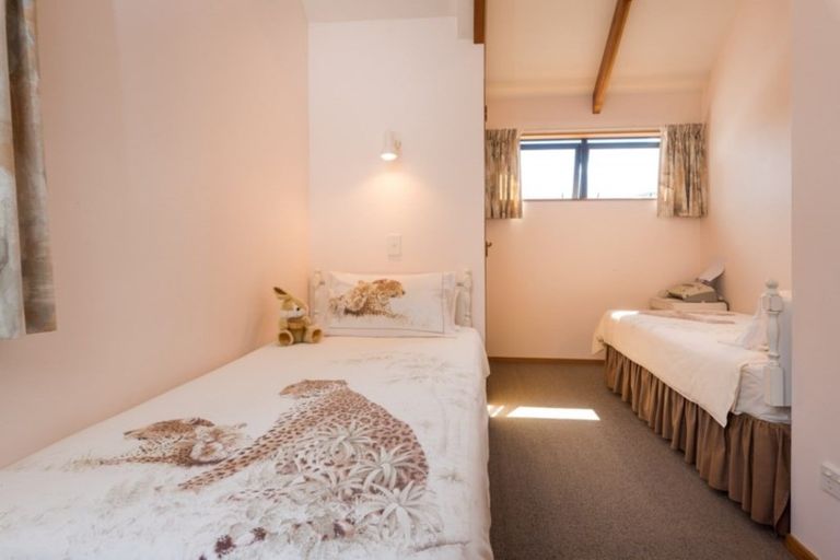 Photo of property in 18 Moana View Road, Waikawa, Picton, 7220