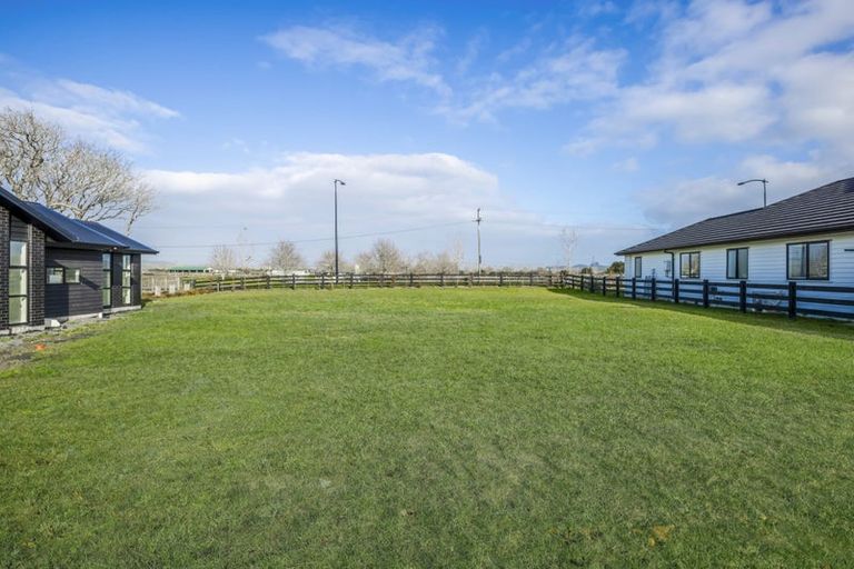 Photo of property in 3 Munro Oak Lane, Clevedon, 2582