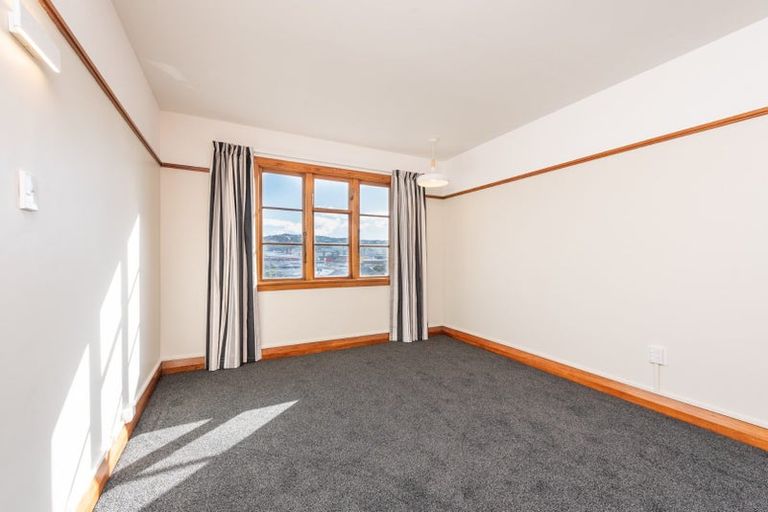 Photo of property in Ionian Flats, 123-125 Brougham Street, Mount Victoria, Wellington, 6011