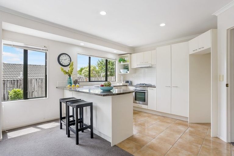 Photo of property in 20 Moyrus Crescent, East Tamaki Heights, Auckland, 2016