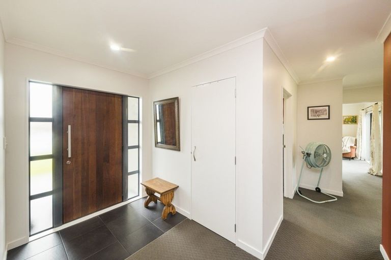Photo of property in 76 Cashmere Drive, Fitzherbert, Palmerston North, 4410