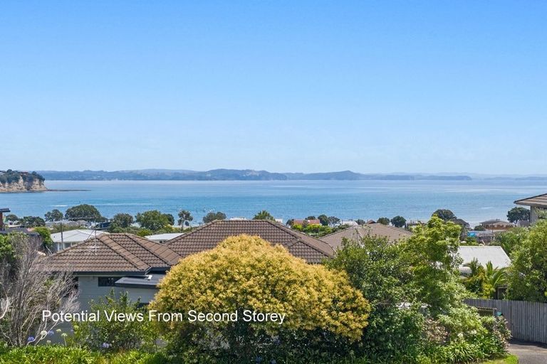 Photo of property in 933a Whangaparaoa Road, Manly, Whangaparaoa, 0930