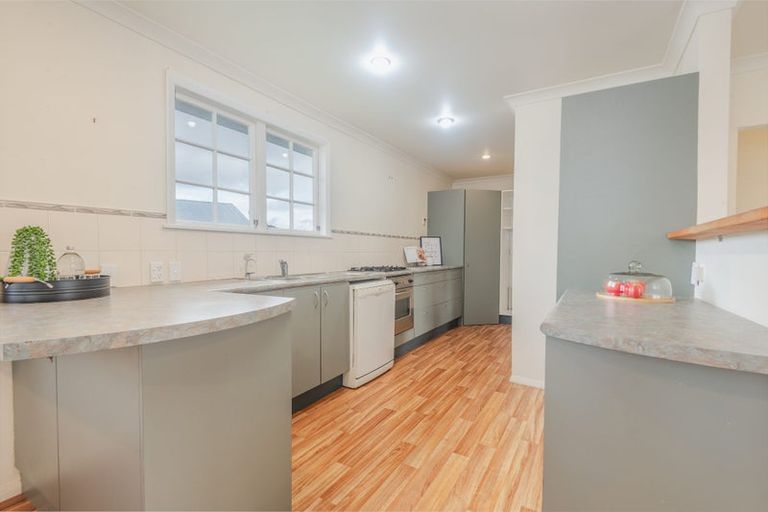 Photo of property in 1 Wairau Place, Kelvin Grove, Palmerston North, 4414