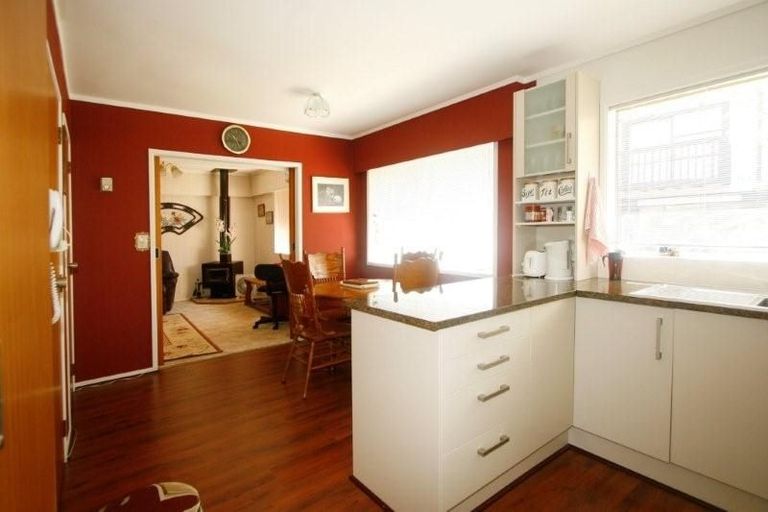 Photo of property in 2/131 Glenmore Road, Sunnyhills, Auckland, 2010