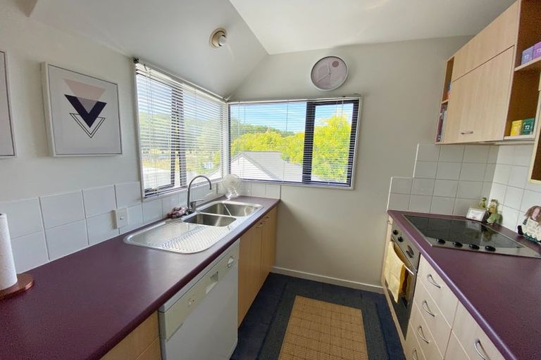 Photo of property in 7 Oakford Close, Riccarton, Christchurch, 8011