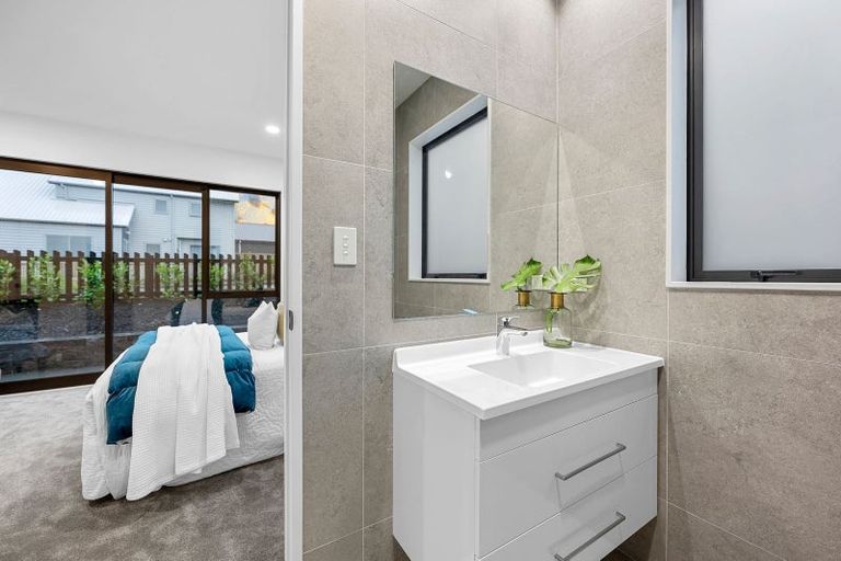 Photo of property in 32 Paparahi Place, Wainui, Silverdale, 0992