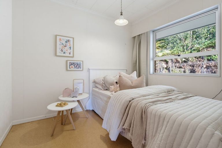 Photo of property in 8 Manahi Avenue, Kawaha Point, Rotorua, 3010