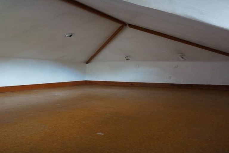 Photo of property in 215 Memorial Avenue, Burnside, Christchurch, 8053