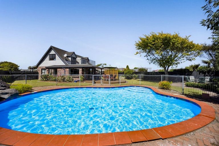 Photo of property in 9 County Drive, Hawera, 4610