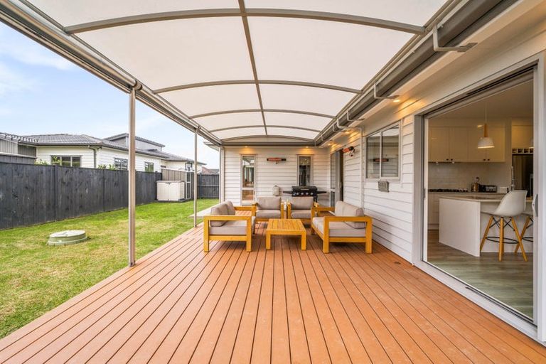 Photo of property in 4 Lewis Younie Road, Kumeu, 0810
