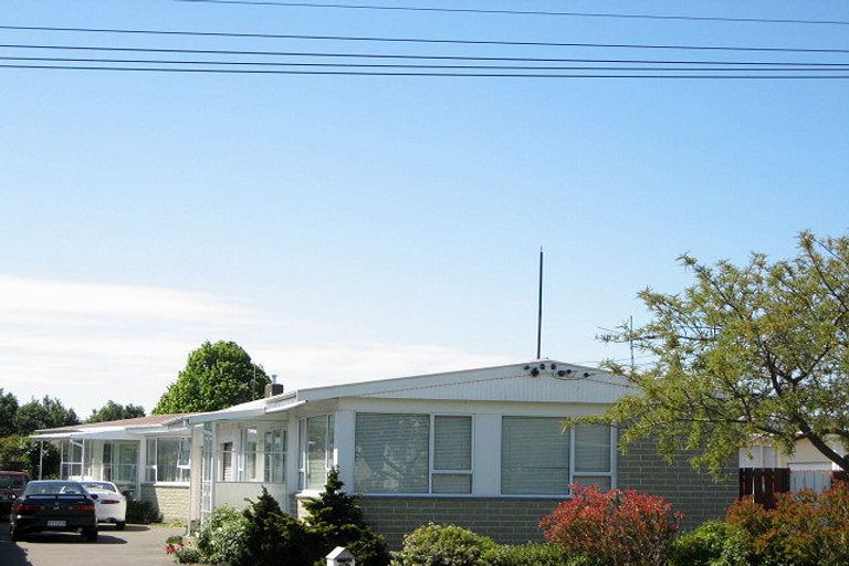 Photo of property in 2/33 Prestons Road, Redwood, Christchurch, 8051