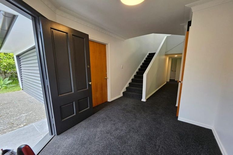 Photo of property in 2/5 Seacliffe Avenue, Belmont, Auckland, 0622