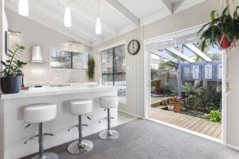 Photo of property in 2/13 Belmont Terrace, Milford, Auckland, 0620