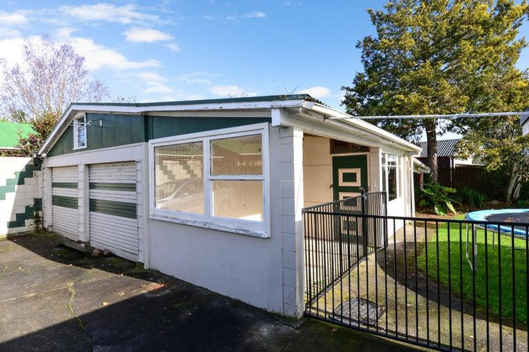 Photo of property in 299 Shakespeare Street, Leamington, Cambridge, 3432