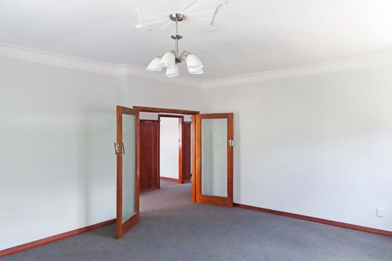 Photo of property in 17 Saint Ronans Avenue, Waterloo, Lower Hutt, 5011