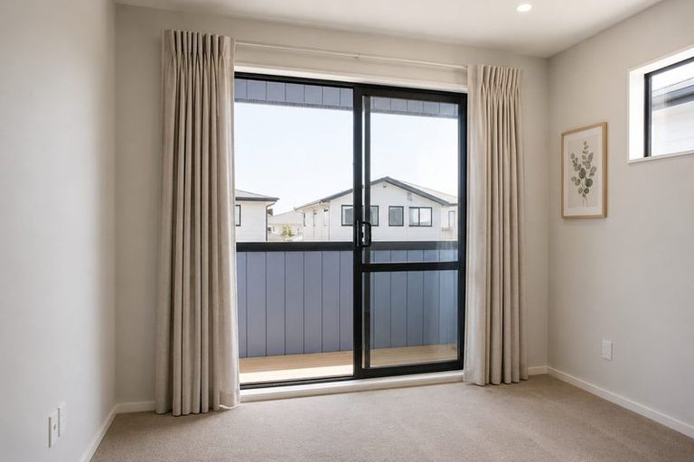 Photo of property in 42 Toanui Road, Hobsonville, Auckland, 0616