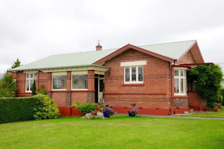 Photo of property in 1 Parsonage Road, Waimate, 7924