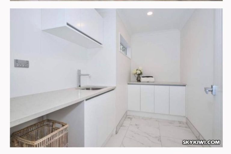 Photo of property in 1 Edmonton Avenue, Onehunga, Auckland, 1061