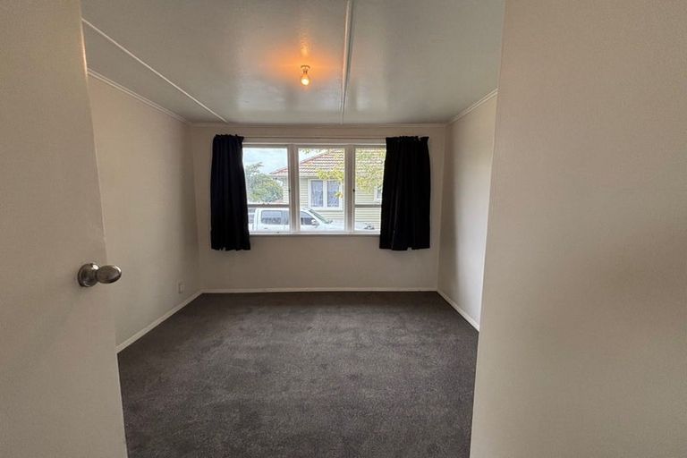 Photo of property in 713-715 Kiwi Street, Camberley, Hastings, 4120