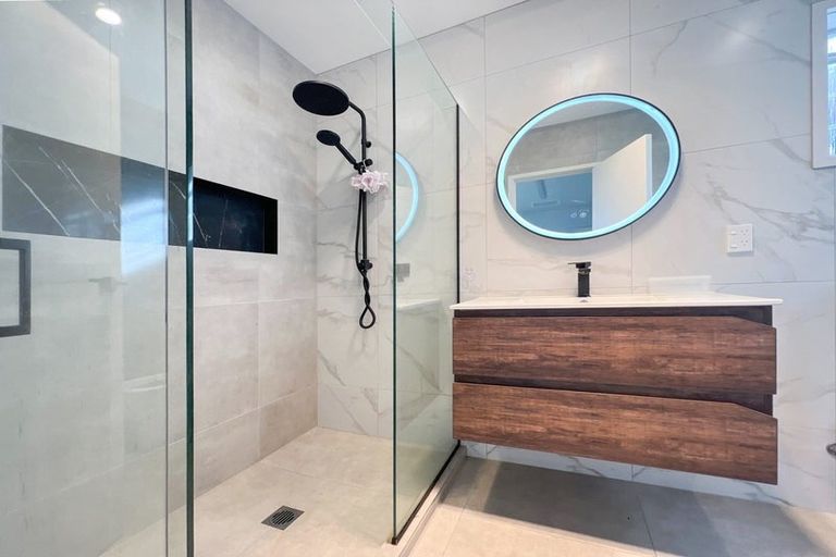 Photo of property in 42 Monarch Avenue, Hillcrest, Auckland, 0627