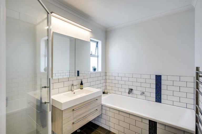 Photo of property in 9 Upham Crescent, Taradale, Napier, 4112