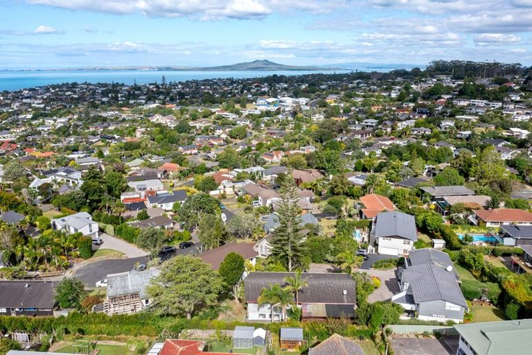 Photo of property in 23 Coromandel Crescent, Mairangi Bay, Auckland, 0630