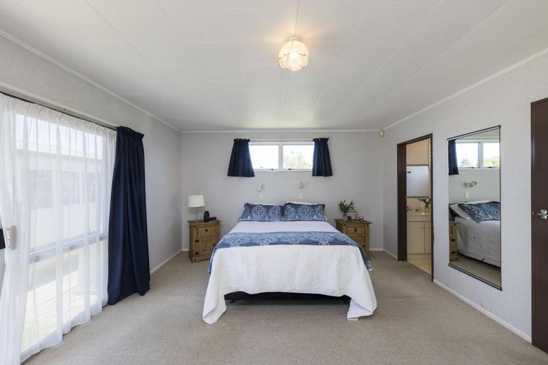 Photo of property in 129 Apollo Parade, Milson, Palmerston North, 4414