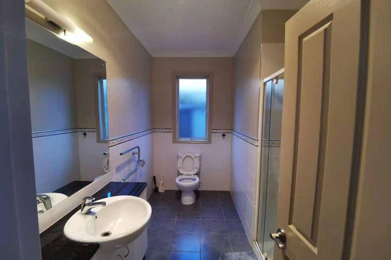 Photo of property in 40 Mandeville Place, Unsworth Heights, Auckland, 0632