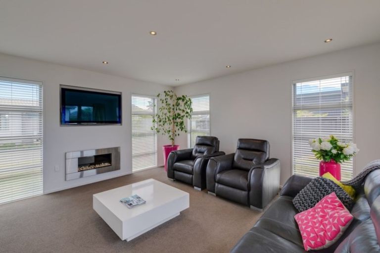 Photo of property in 21 Torrey Pines, Waimairi Beach, Christchurch, 8083