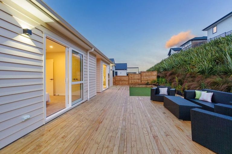 Photo of property in 29 Kaupeka Road, Orewa, 0931