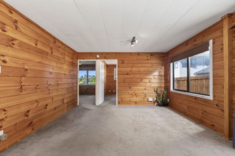 Photo of property in 2/33 Woodstock Road, Forrest Hill, Auckland, 0620