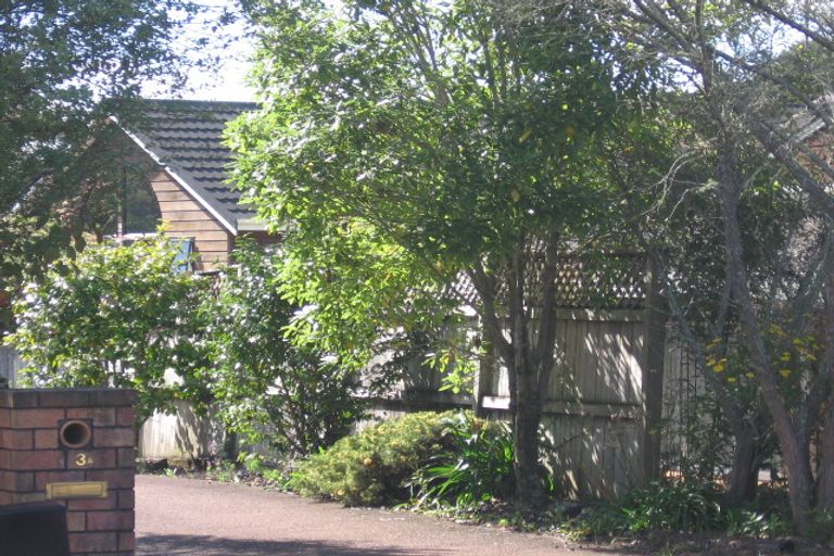 Photo of property in 5a Woodfern Crescent, Titirangi, Auckland, 0604