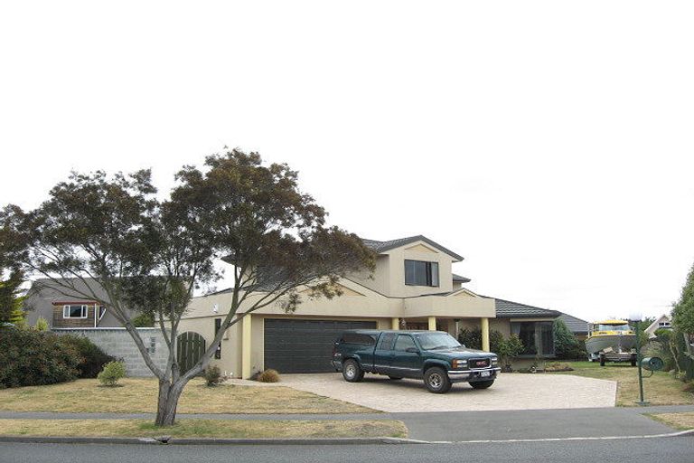 Photo of property in 35 Anglesea Avenue, Parklands, Christchurch, 8083