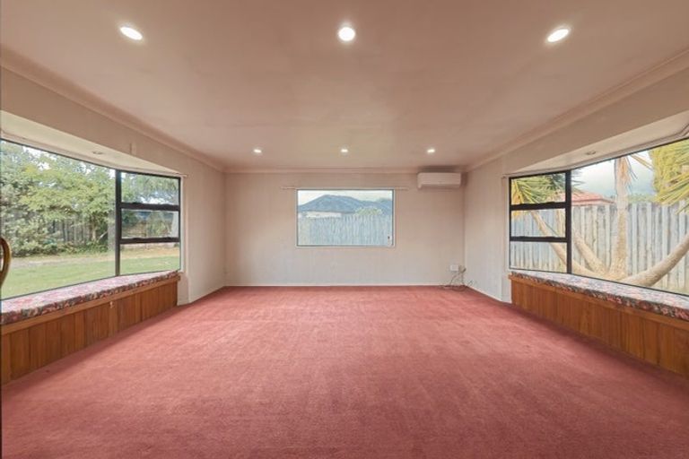 Photo of property in 591 Great South Road, Rosehill, Papakura, 2113