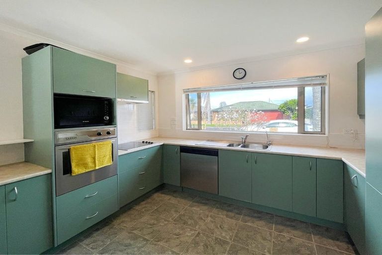 Photo of property in 12 Dan Tori Place, Orewa, 0931