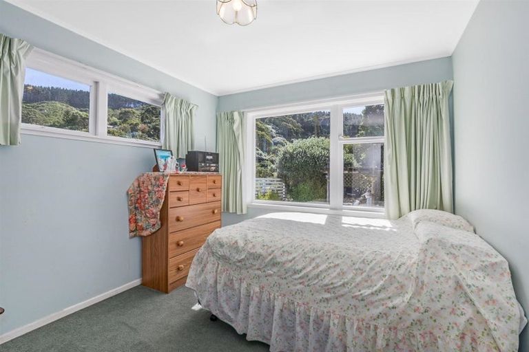 Photo of property in 41 Hampton Hill Road, Tawa, Wellington, 5028