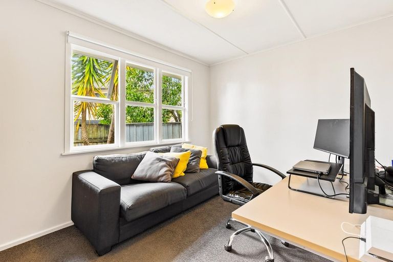 Photo of property in 39 Wharf Road, Te Atatu Peninsula, Auckland, 0610