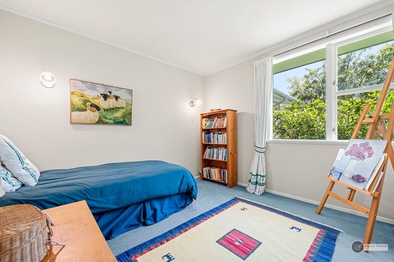 Photo of property in 18 Harewood Grove, Pinehaven, Upper Hutt, 5019