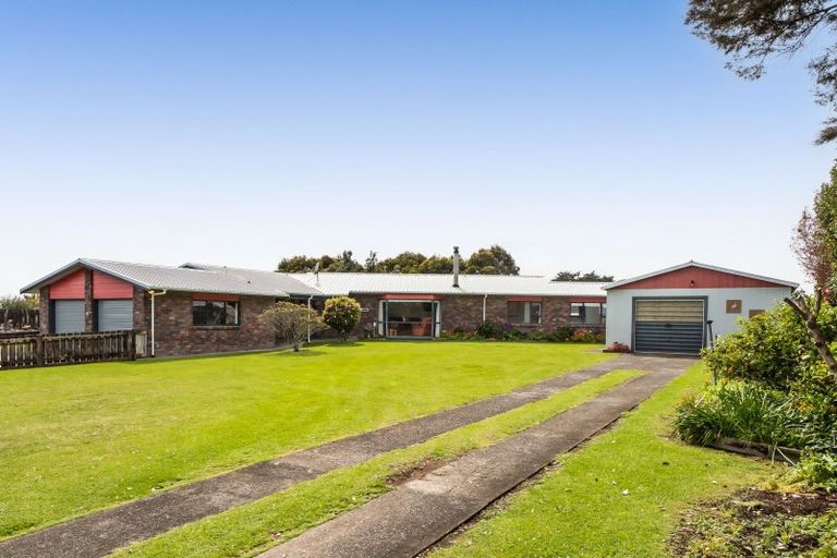 Photo of property in 16 Hussey Street, Oakura, 4314