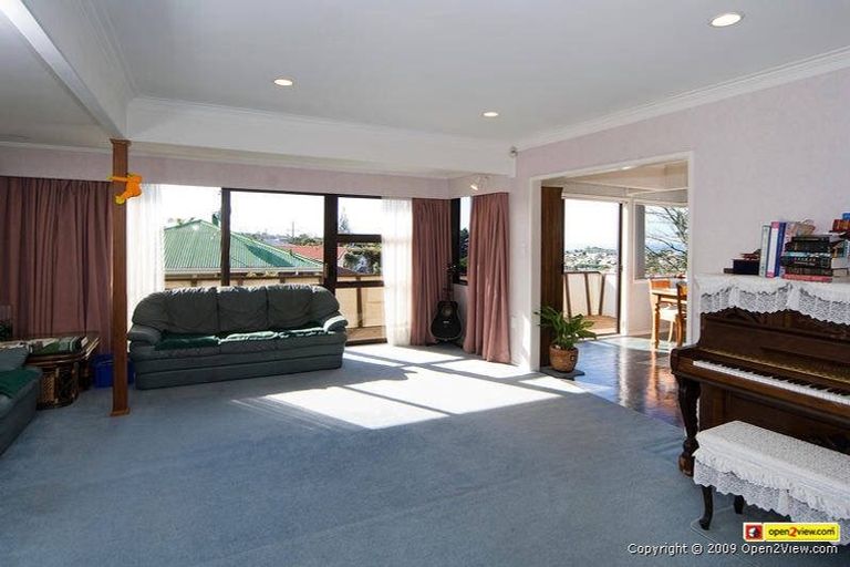 Photo of property in 100 Arran Road, Browns Bay, Auckland, 0630