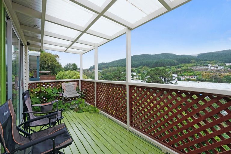 Photo of property in 15b Florio Terrace, Tawa, Wellington, 5028