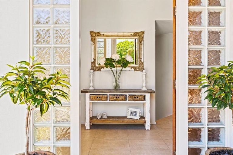 Photo of property in 86a Wiseley Road, West Harbour, Auckland, 0618