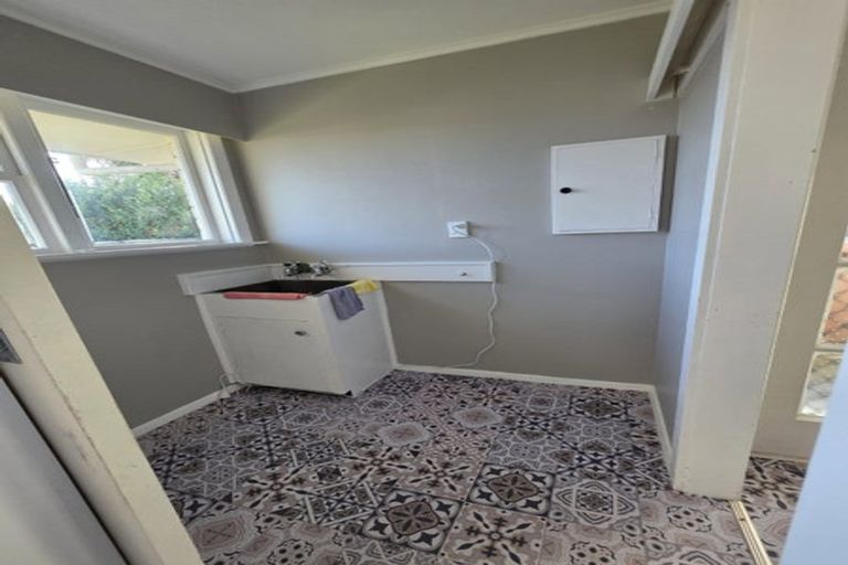 Photo of property in 52 Karaka Crescent, Levin, 5510