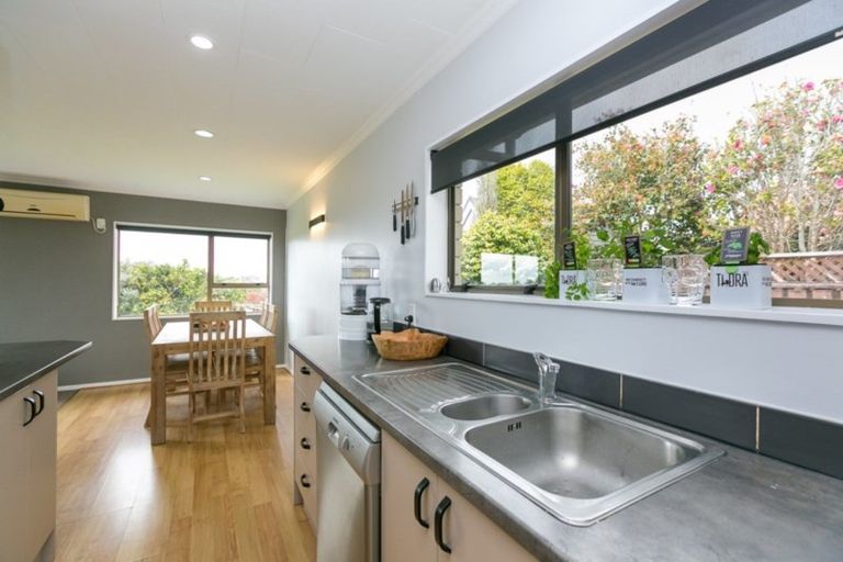 Photo of property in 9b Poplar Grove, Whalers Gate, New Plymouth, 4310