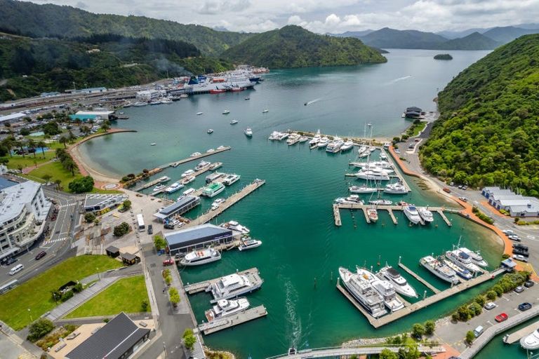 Photo of property in 39-53 Waikawa Road, Picton, 7220