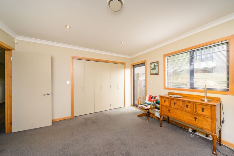 Photo of property in 56 Ruapehu Drive, Fitzherbert, Palmerston North, 4410