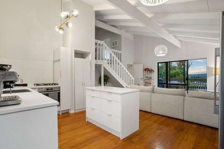 Photo of property in 2/4 Catrina Avenue, Birkenhead, Auckland, 0626