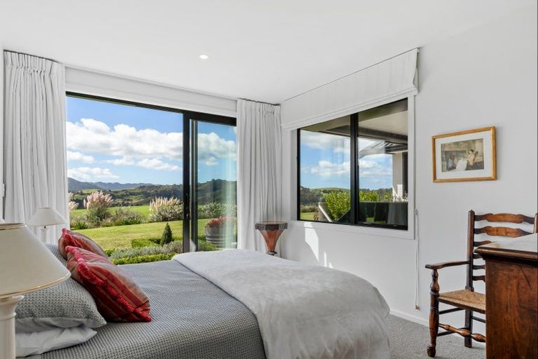 Photo of property in 16 Tamahunga Drive, Matakana, Warkworth, 0985