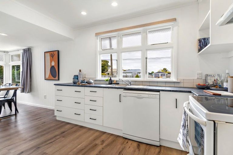 Photo of property in 382 High Street South, Carterton, 5713